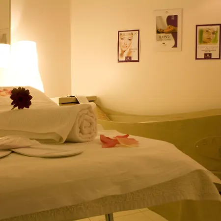 Sala Hotel 2*